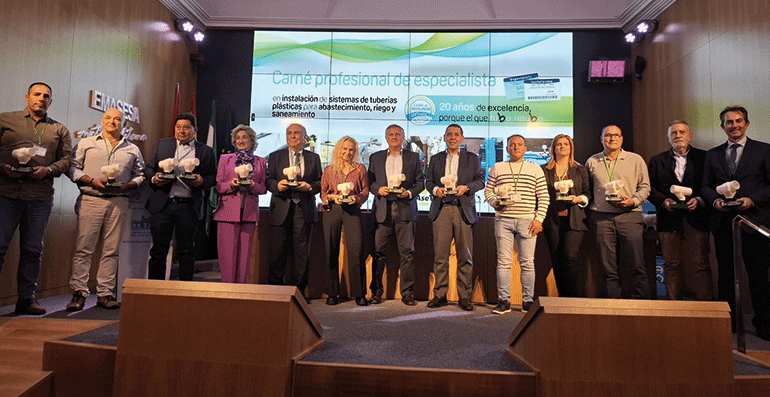 Homenaje del grupo sectorial de tuberías plásticas de ANAIP a los pioneros del carné de instalador por su 20º aniversario