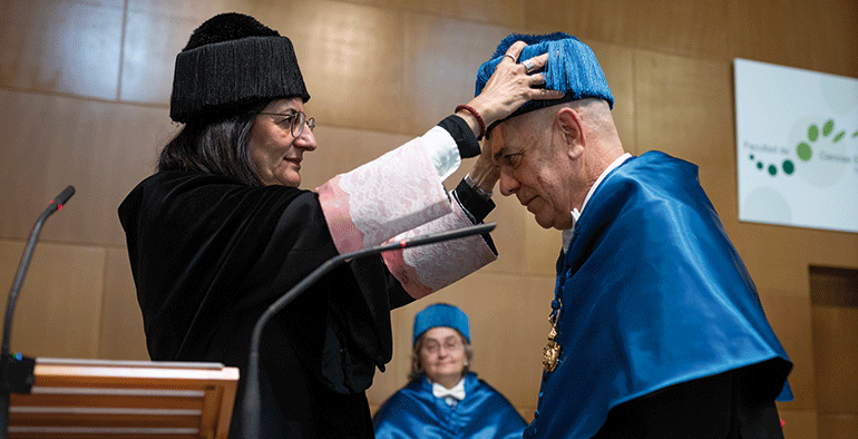 El profesor Antonio M. Echavarren, líder de grupo en el ICIQ, nombrado Doctor Honoris Causa por la Universidad de Huelva