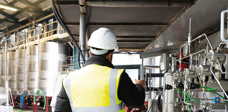 Orchestra Scientific, una spin-off del ICIQ, prueba una tecnología puntera propia para purificar CO₂ en la bodega Familia Torres