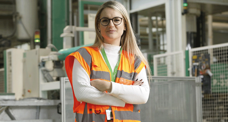 Eva Sánchez, nueva Plant Director para las fábricas de Universal Enclosures de Schneider Electric