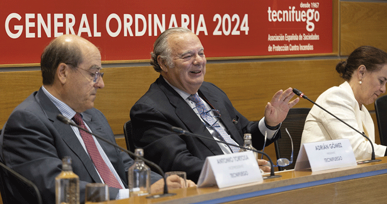 Adrián Gómez, reelegido presidente de Tecnifuego durante la celebración de la Asamblea General